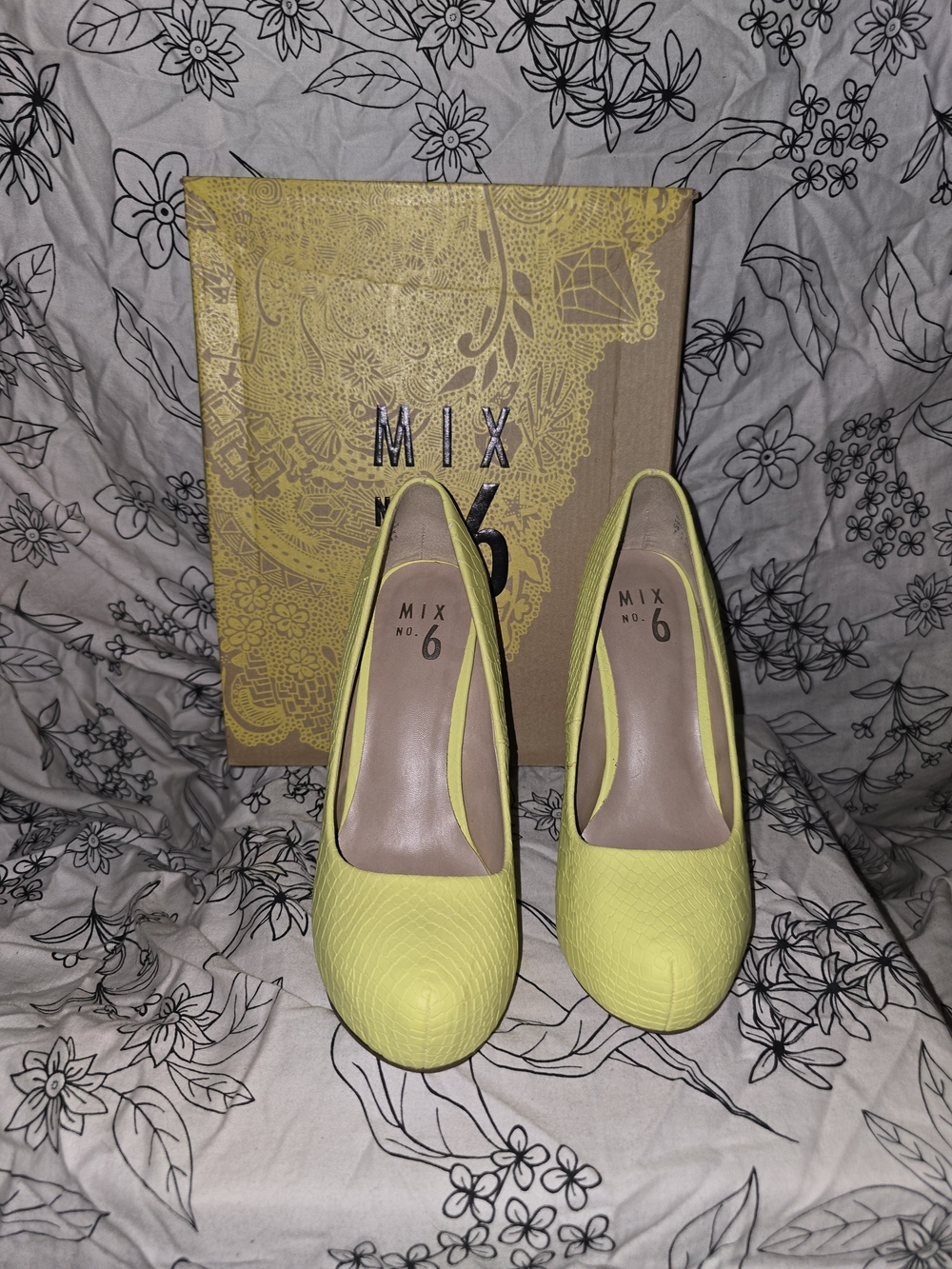 Mix No. 6 Women’s Yellow Platform Pump - Picture 3 of 5